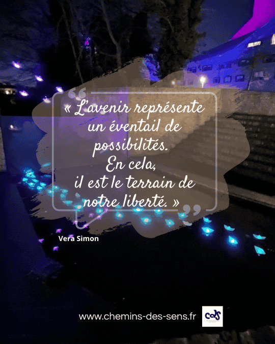 CDS citation « L’avenir représente un éventail de possibilités. En cela, il est le terrain de notre liberté. » Vera Simon